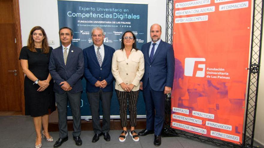 Presentación del Experto Universitario en Competencias Digitales en la sede de la FULP.