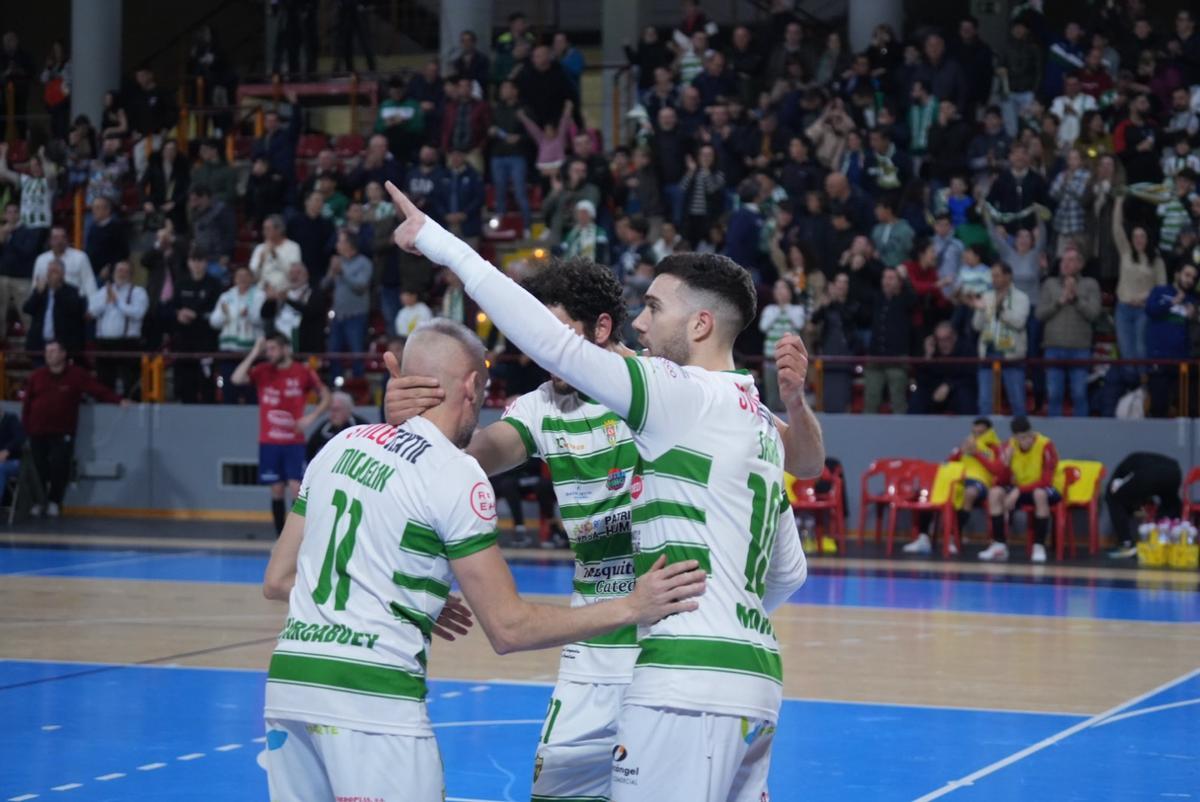 Saura festeja un gol en un partido del Córdoba Futsal.