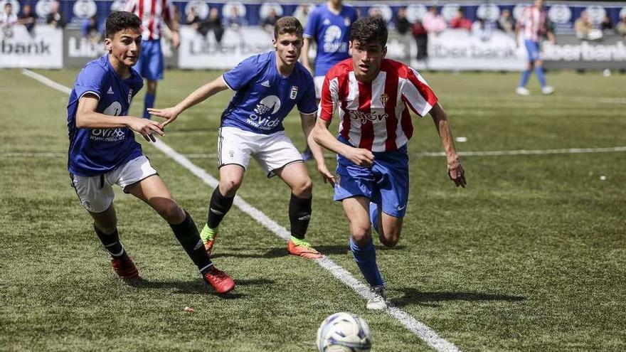 Una imagen del Oviedo-Sporting de la pasada Oviedo Cup.