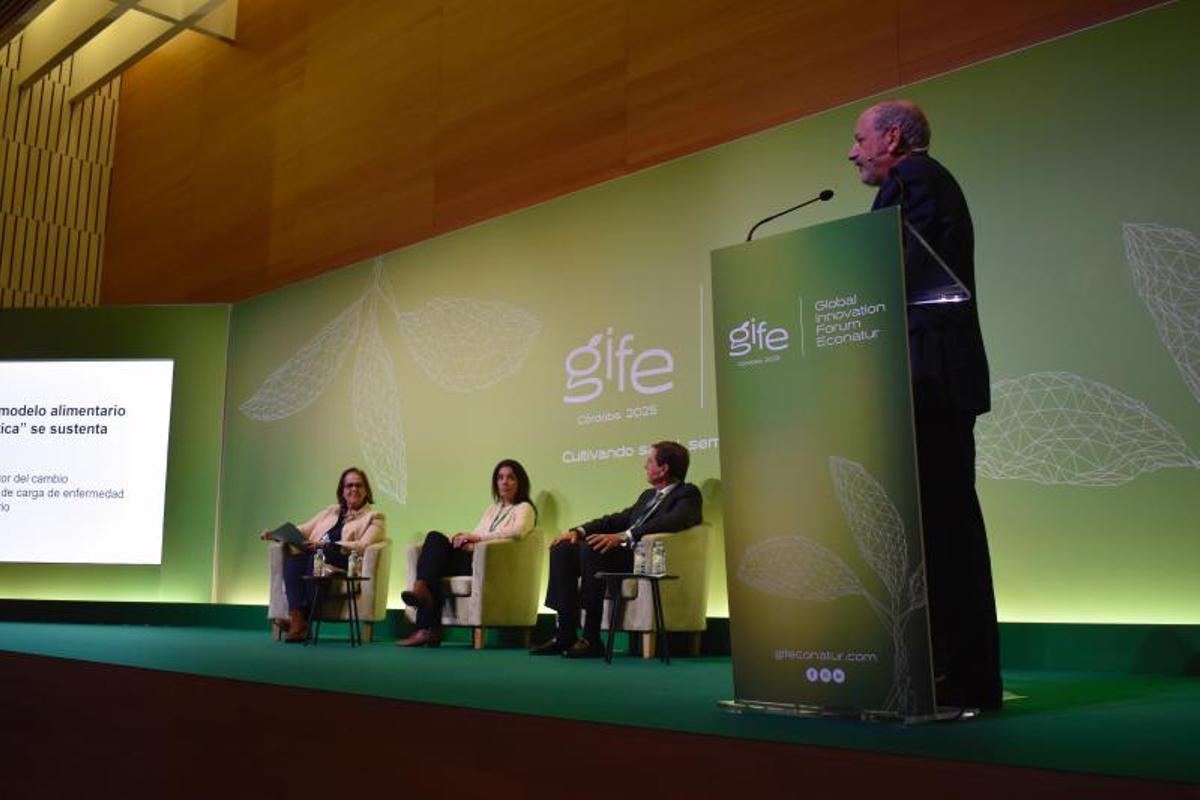 Participantes en una mesa redonda del congreso GIFE este miércoles en Córdoba.