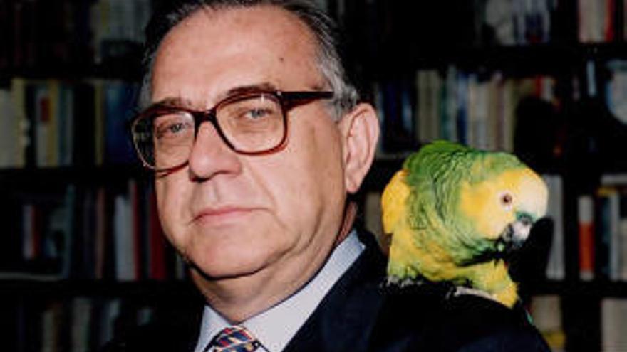 El escritor Rafael Pérez Estrada