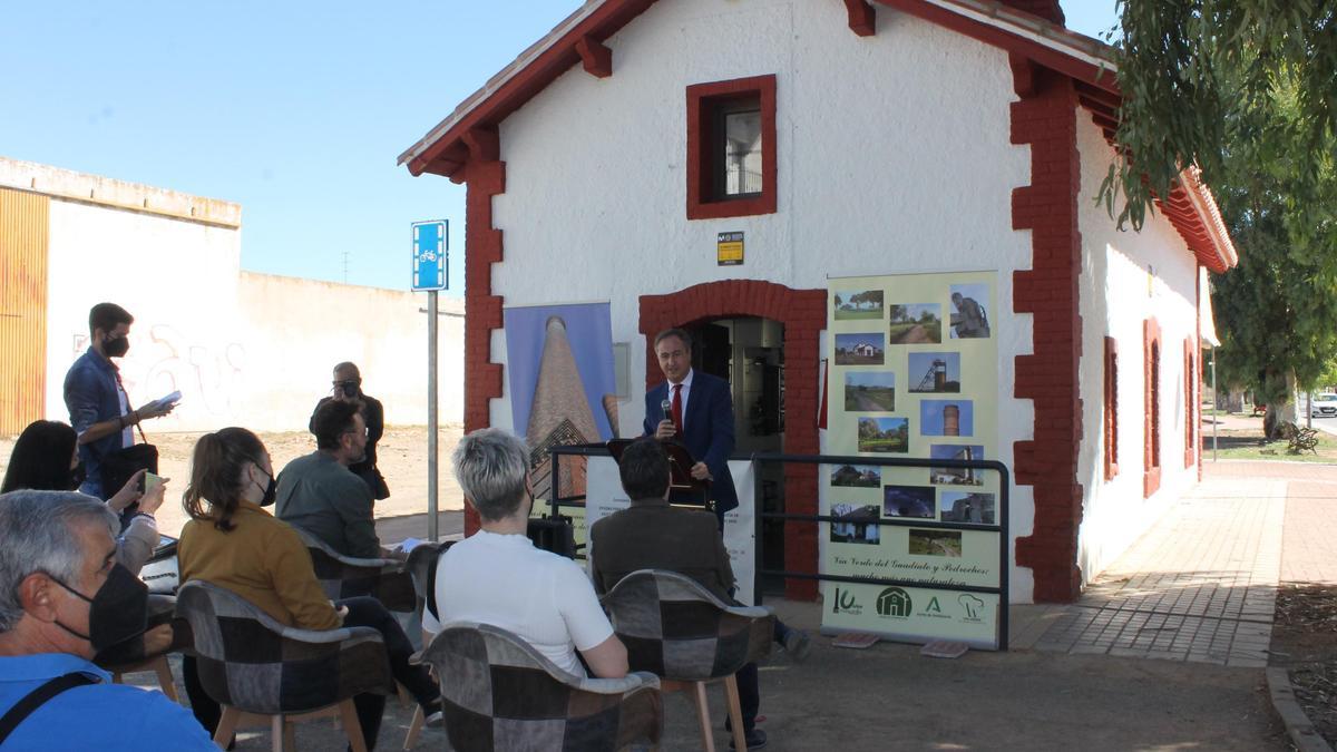 Ángel Pimentel inaugura el centro de interpretación de la Vía Verde del Guadiato.