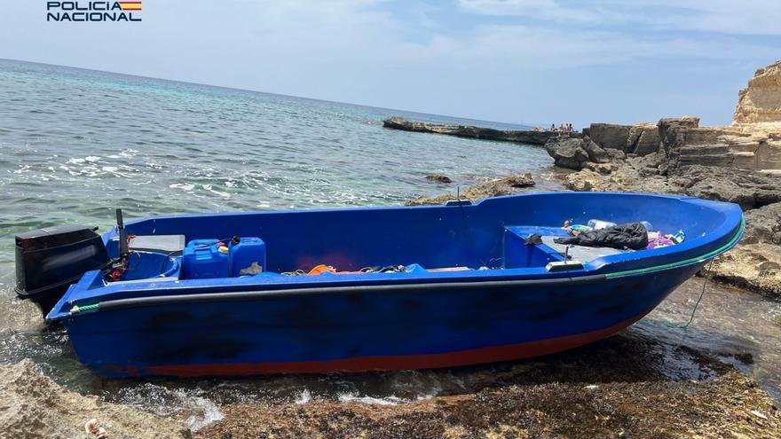 Detenidos dos patrones de una patera, uno menor, llegados a Mallorca con 22 migrantes que estuvo dos días a la deriva