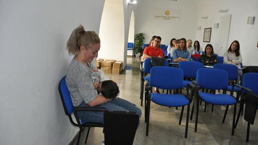 Taller de lactancia materna en el Colegio de Enfermería