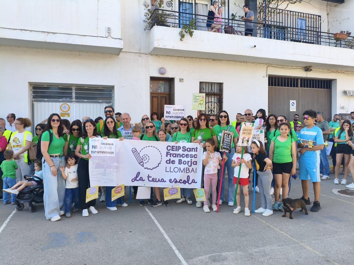 Representantes de la AMPA de Llombai.