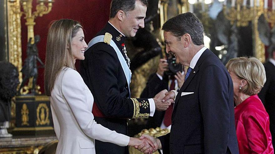 Enrique Fernández-Miranda, con doña Letizia. 