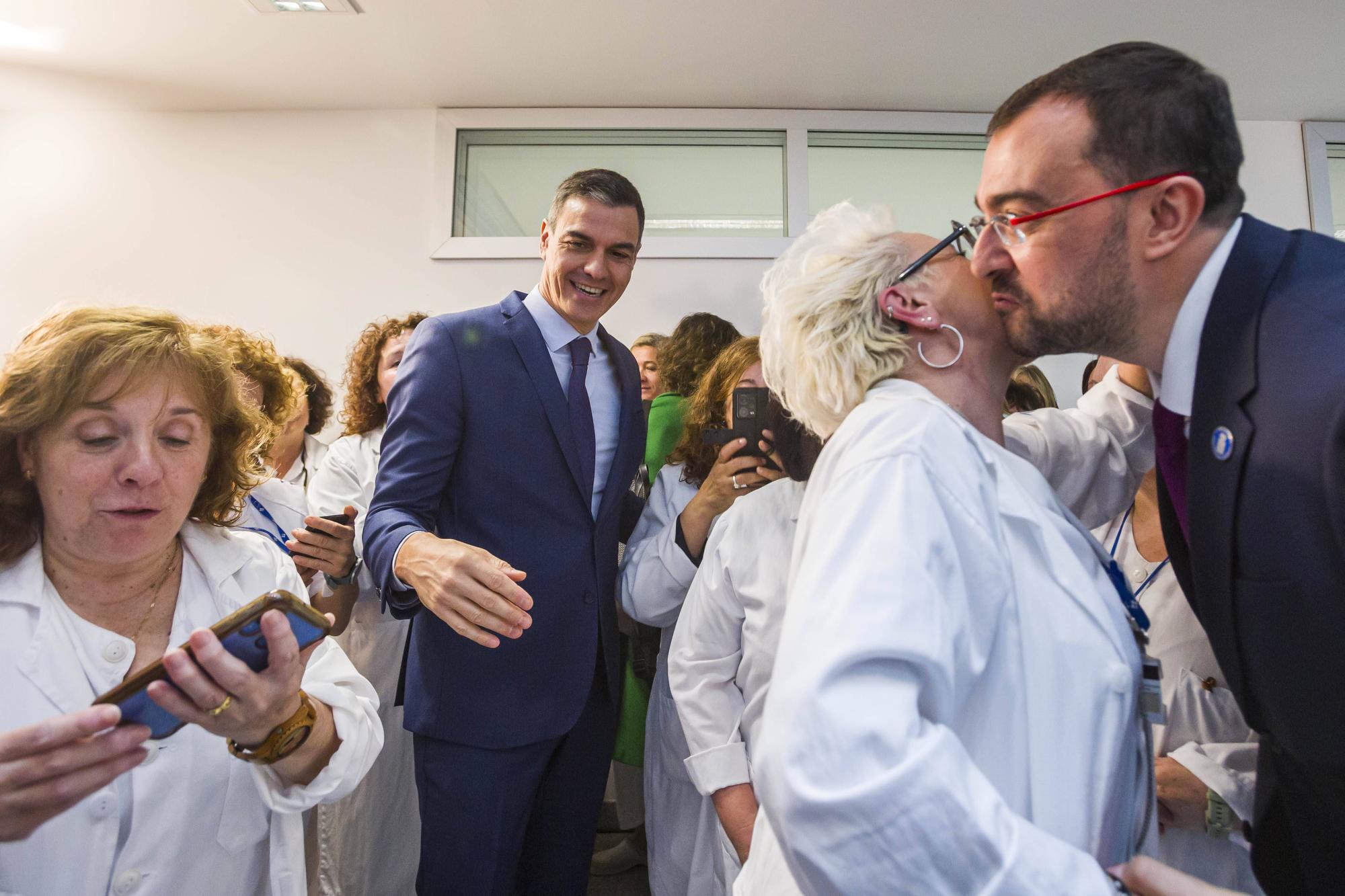 Visita de Pedro Sánchez al Hospital Universitario Central de Asturias (HUCA) en Oviedo