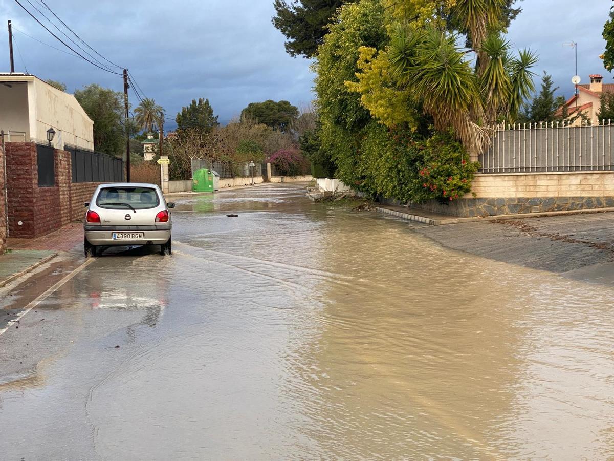 Zona residencial junto al barranco de San Antón anegada tras las lluvias