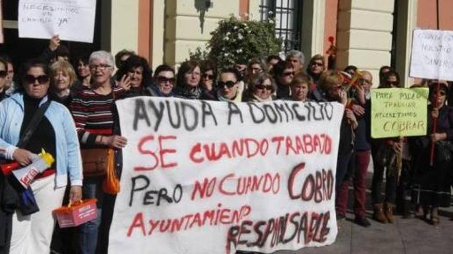 La oposición apoya a los empleados de Ayuda a Domicilio