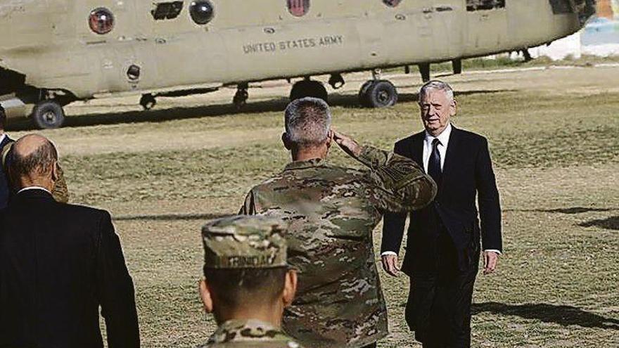 Mattis, a su llegada ayer al cuartel general de la OTAN en Kabul.