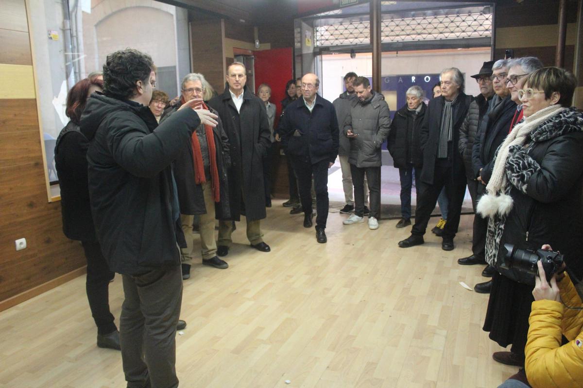 Un moment de la visita a l'immoble cedit per l'Ajuntament
