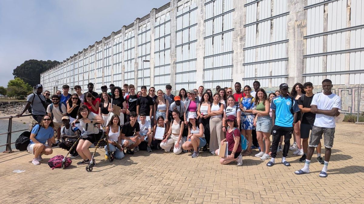 Estudiantes de francés y jóvenes inmigrantes, en Massó-