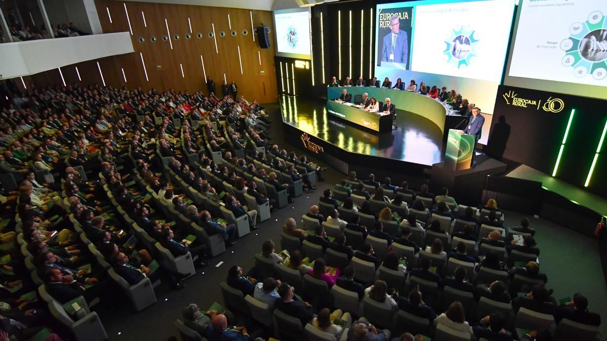 La Asamblea aprueba por unanimidad las cuentas de 2024, un ejercicio marcado por el crecimiento, el compromiso social y la consolidación como modelo de banca cercana.