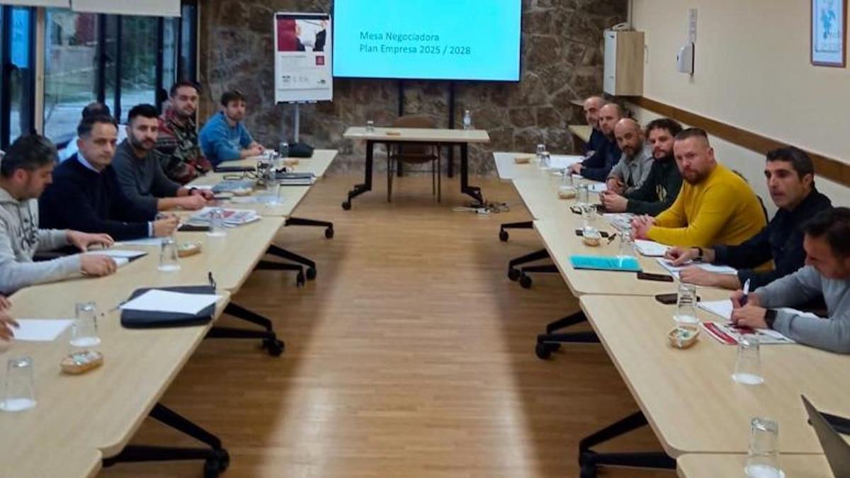 Una de las reuniones del nuevo plan de empresa de Hunosa.