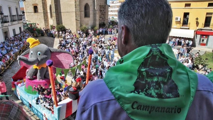 Una carroza de Dumbo gana el desfile de la romería de Piedraescrita de Campanario