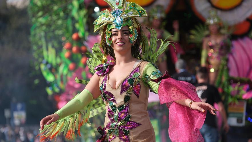 Exhibición de poderío de Carnaval en la avenida de Anaga