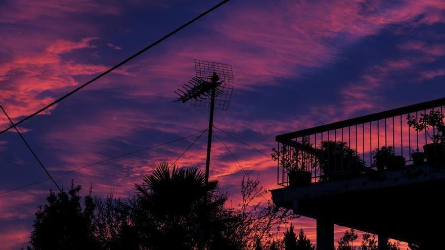 Poco nuboso, nieblas, bajada de temperaturas mínimas y subida de máximas