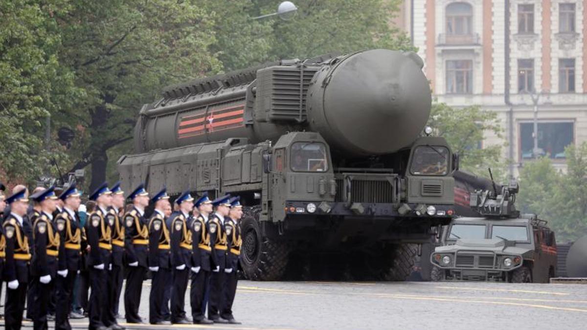 Un misil nuclear estratégico RS-24 Yars ruso, en el desfile militar del 74 aniv de la victoria en la IIGM, el 9 mayo 2022 foto EFE Yuri Kochtekov