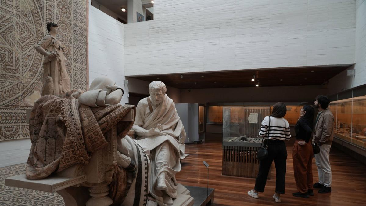 Visitantes en el Museo de Zamora.