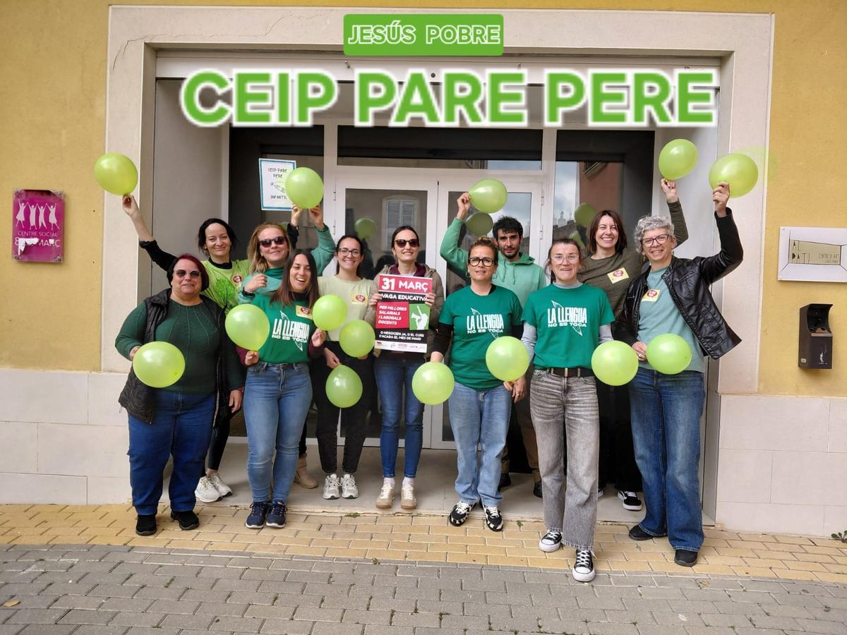 Protesta de los profesores del CEIP Pare Pere (Jesus Pobre).