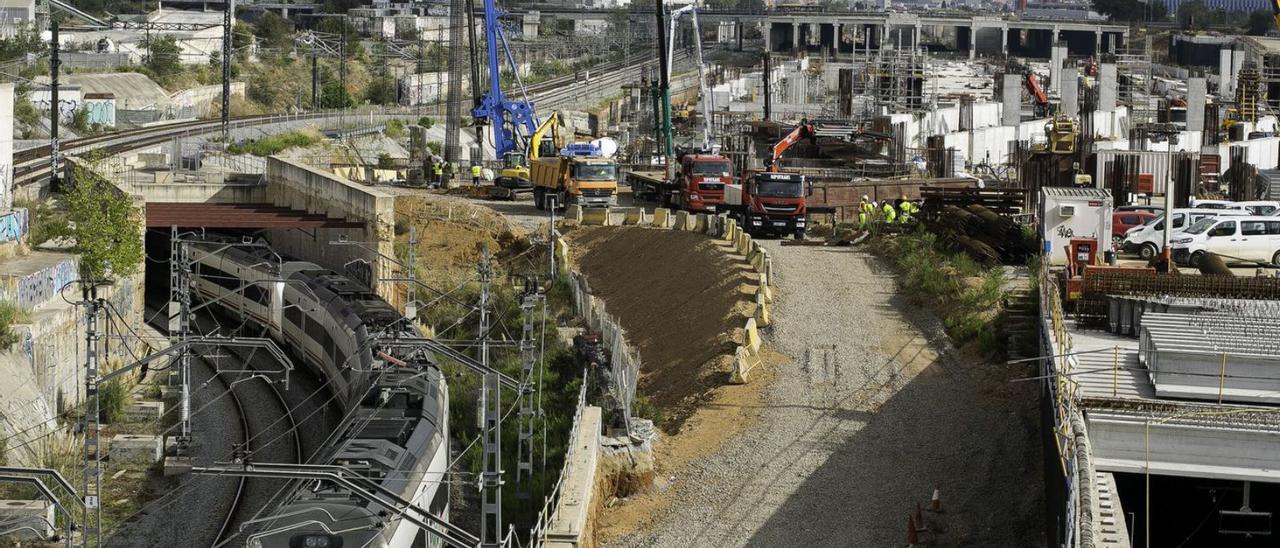 Obres a l’estació de la Sagrera que estan provocant alteracions en el servei de Rodalies. | JOAN CORTADELLAS