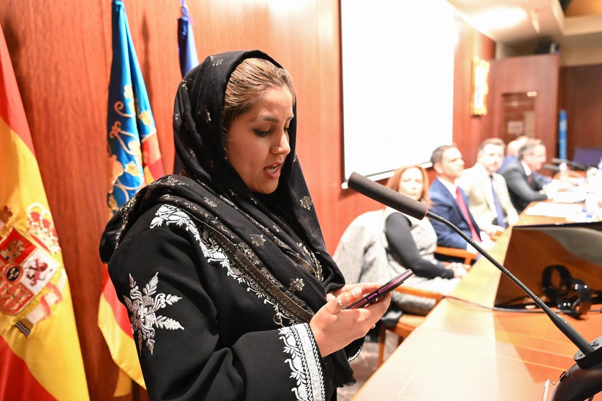 Una de las dos juristas afganas que participó en el acto del ICAE, en Elche