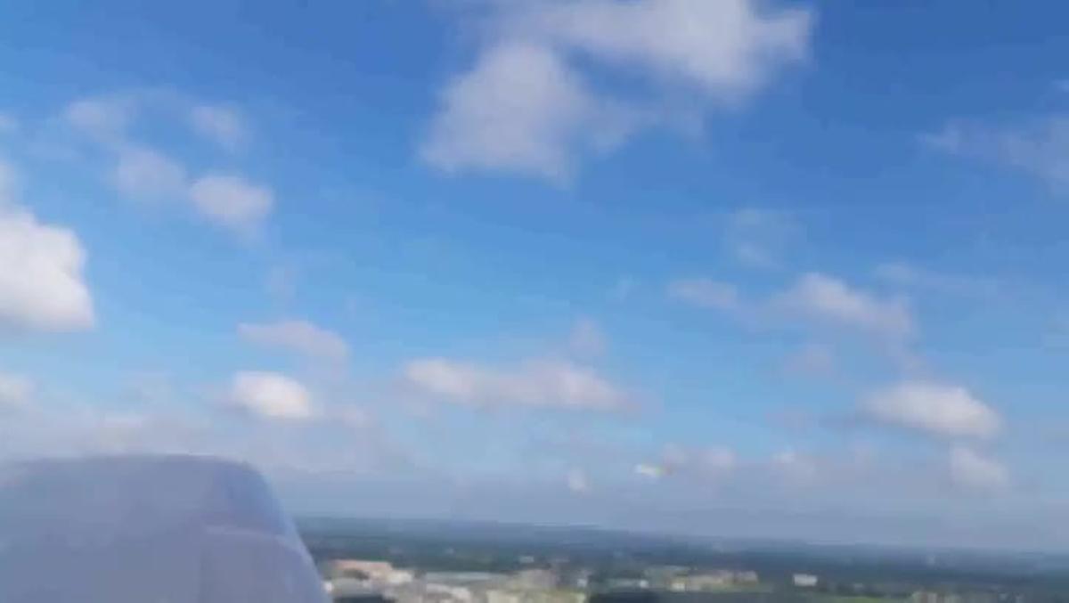 Video grabado por el móvil que cae desde una avioneta a 300 metros de altura.