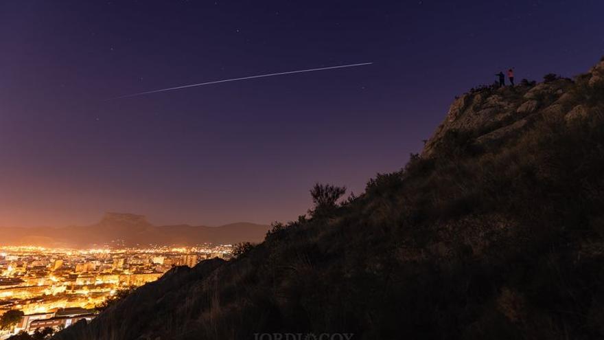 La estela de la Estación Internacional sobre el Valle de Elda en la noche del pasado miércoles.