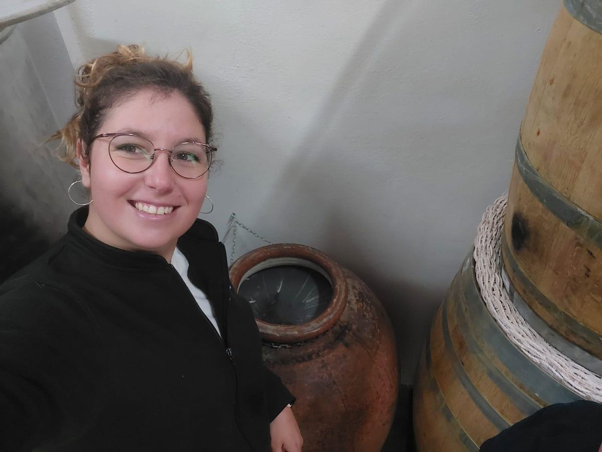 Alma Nebot, en una bodega.