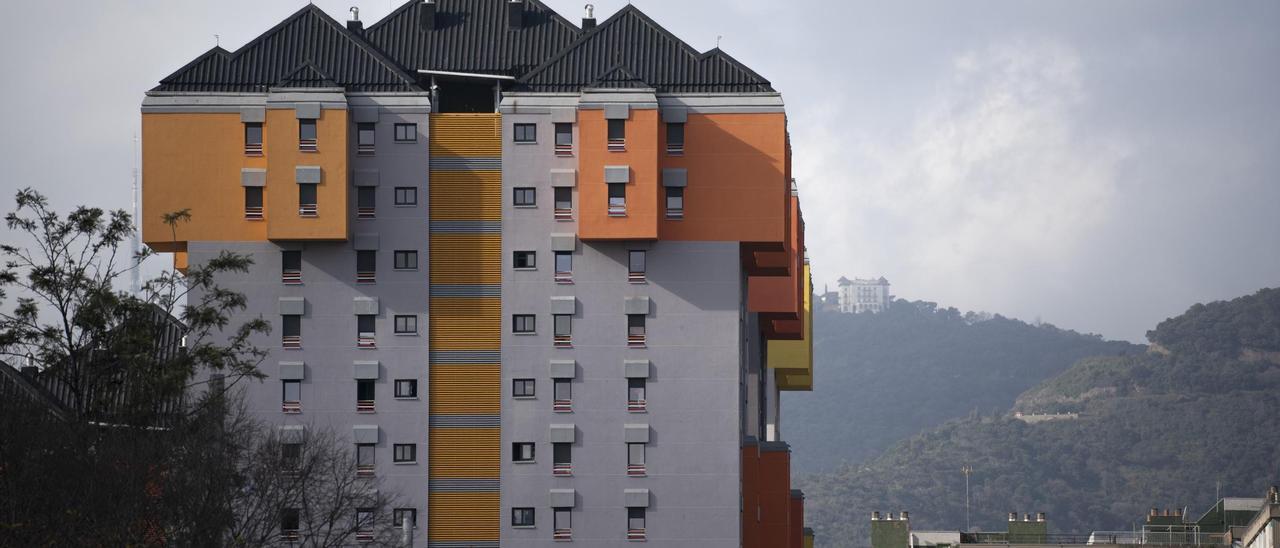 Vista de los característicos bloques de pisos de Canyelles, en Nou Barris