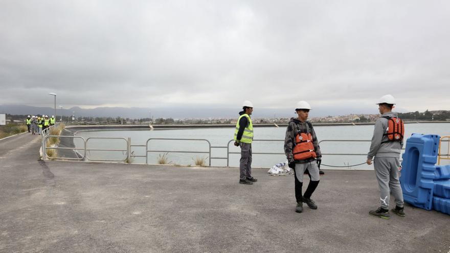 Instalación de placas fotovoltaicas en la planta de tratamiento de Aguas de Murcia de La Contraparada.