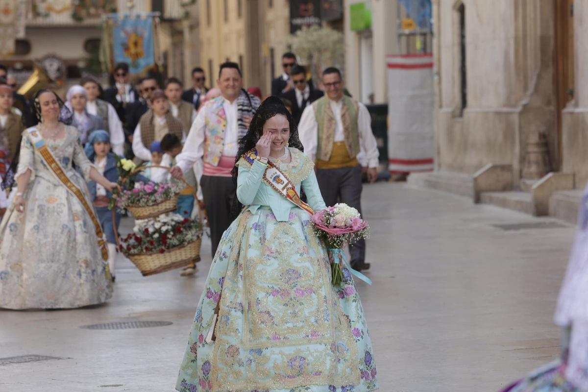 Todas las fotos de la ofrenda del 18 de marzo por la calle San Vicente hasta la 16:30 horas