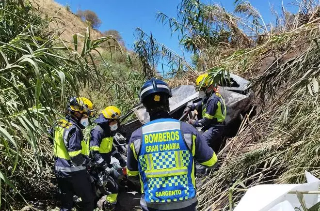 Muere un octogenario tras caer con su coche por un barranco de Gáldar
