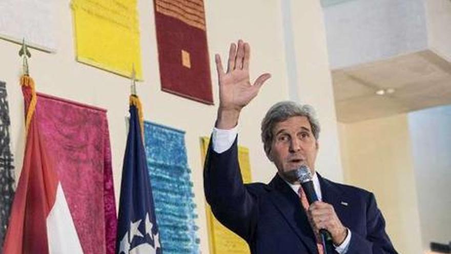 Kerry se dirige al personal de la Embajada de EE UU en Irak.