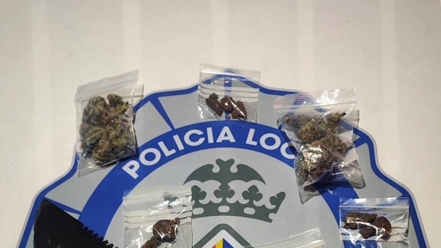La Policía Local de Palma interviene un machete y varias dosis de droga a un conductor