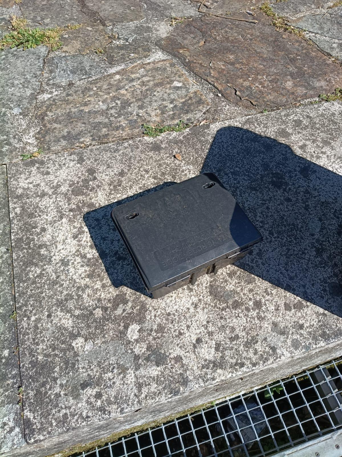 Trampa para ratas encontrada en el entorno de Guadalupe, sin los distintivos de Saniastur