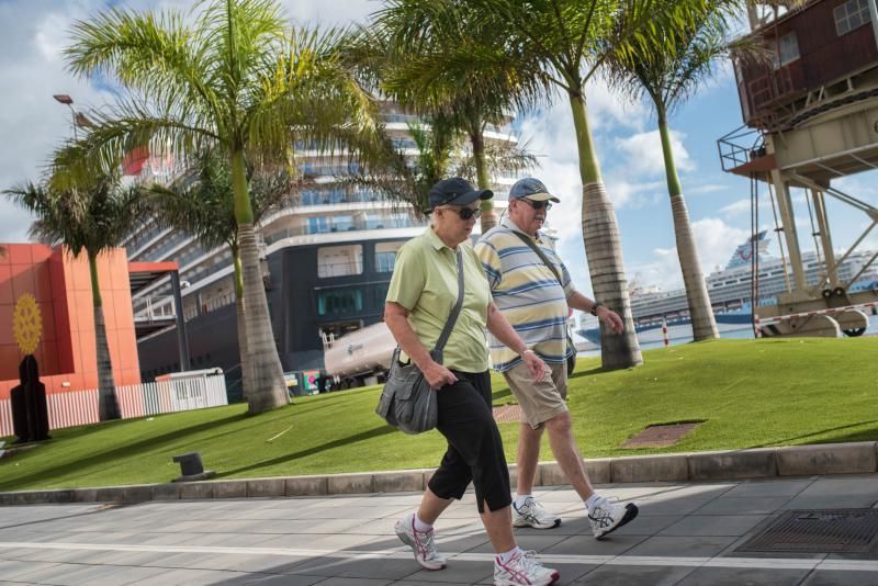 Cinco grandes cruceros coinciden en Tenerife