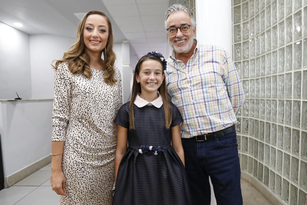 Rocío y Daniela, con Cruz Sierra, director general de Contenidos de EPV.