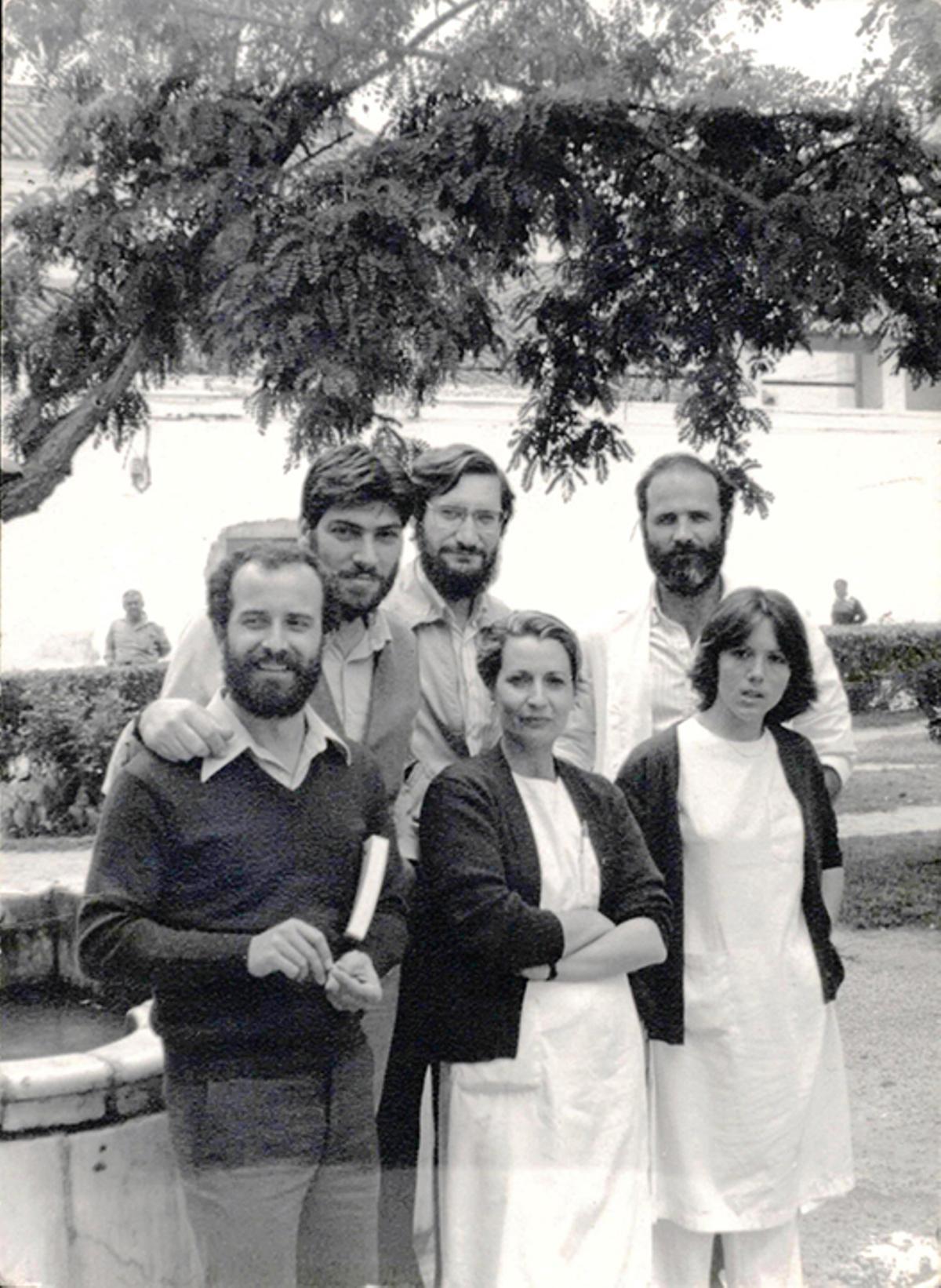 Antonio Porras, primero a la izquierda, con otros compañeros del Psiquiátrico del Hospital Civil en 1979.