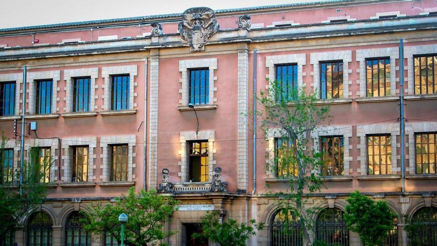 El català com a llengua d’acollida: La UIB acull la darrera sessió del cicle IEC-ARA «Qüestions IEC: interroguem, entenem, conversem»