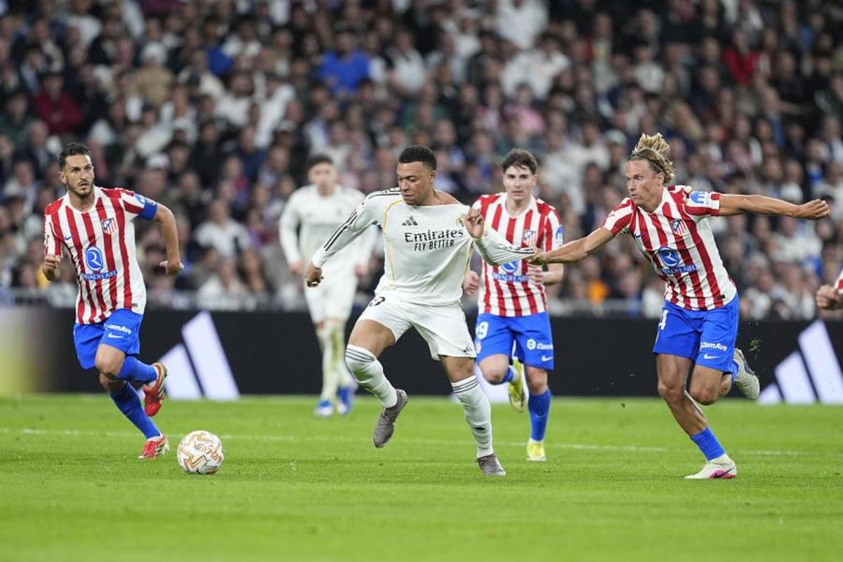 Marcos Llorente vio la quinta amarilla del curso por un agarrón sobre Mbappé en el derbi