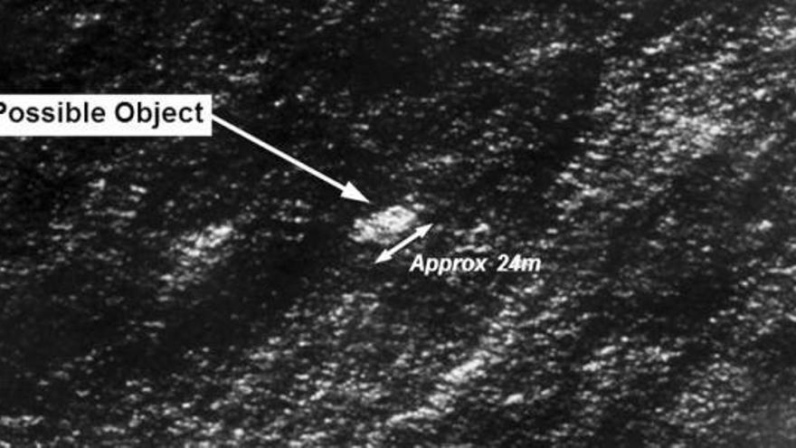 La imagen recogida por los satélites que podría corresponderse con los restos del avión desaparecido. / efe