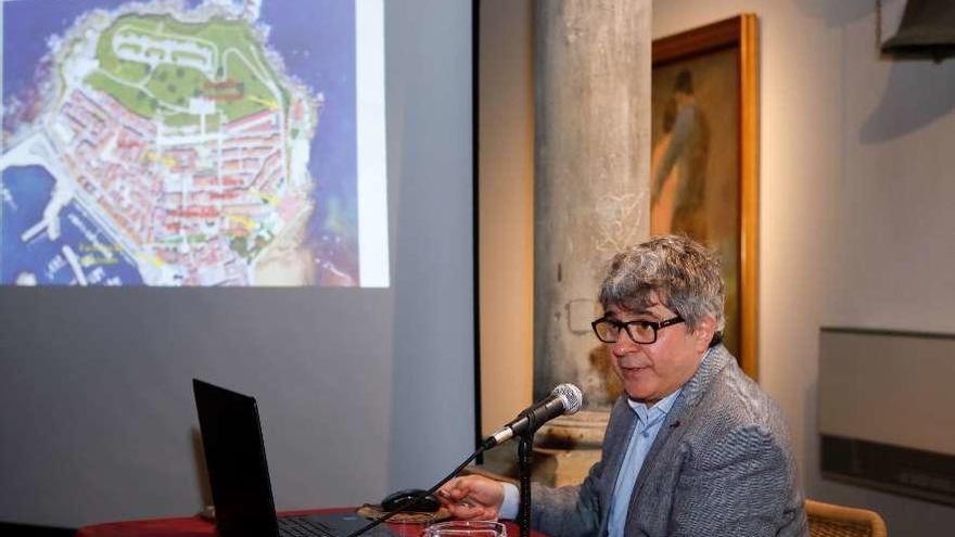 Francisco José Borge Cordovilla, en el Museo Casa Natal de Jovellanos, durante su conferencia.