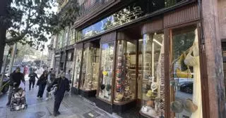 Collboni proposa regular els lloguers dels comerços de barri