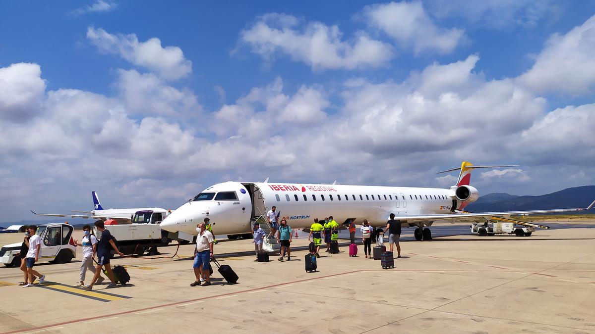 Air Nostrum es la compañía encargada de operar el trayecto aéreo entre el aeropuerto de Castellón y el de Madrid.