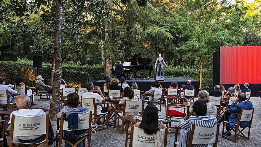 Un moment de l’espectacle, als Jardins del Castell. | JORDI RIBOT/ICONNA