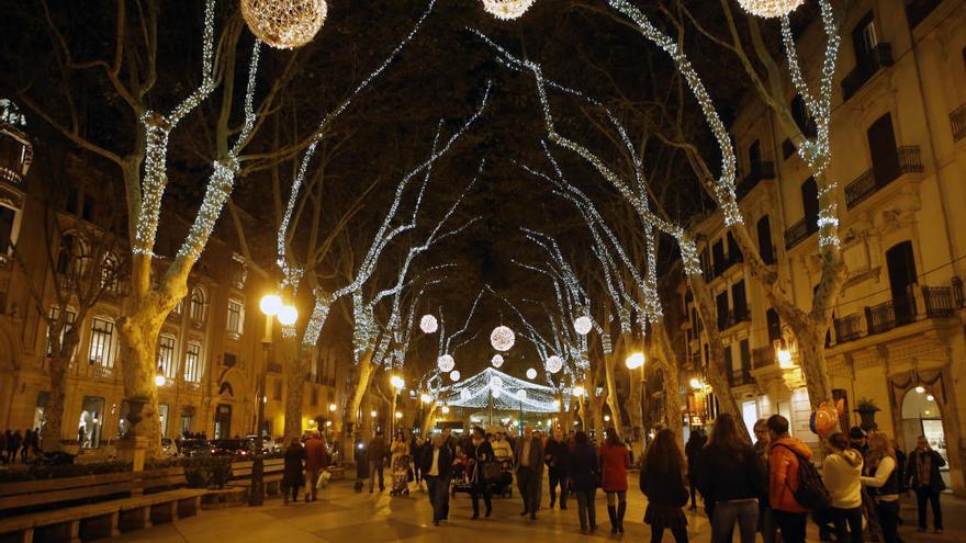 Entregan a Cort 1.741 firmas para pedir más luces de Navidad en Palma