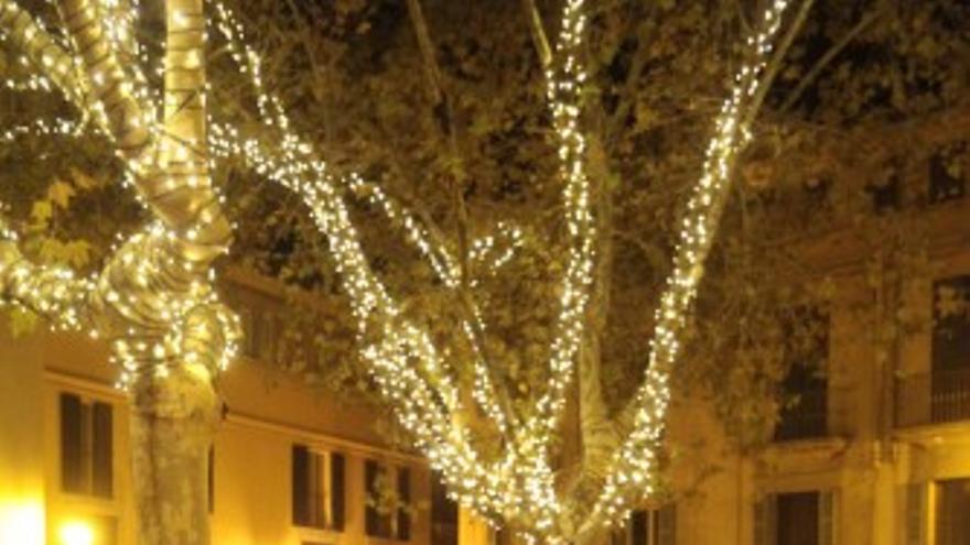 In Palma hängen schon die ersten Weihnachtslichter