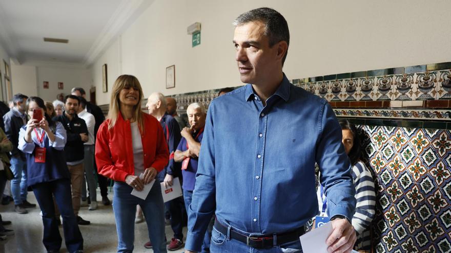 El presidente del Gobierno Pedro Sánchez vota en las elecciones europeas.