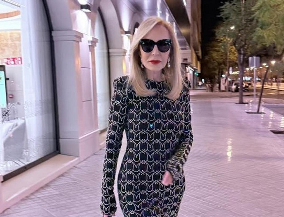 Carmen Lomana con diseño de Andrew Pocrid en Córdoba.